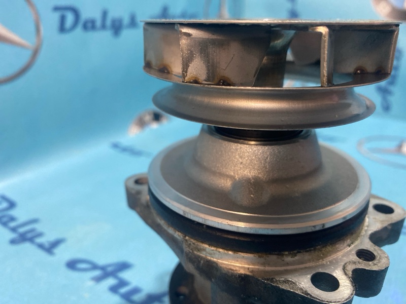 Насос водяной (помпа) 525i 2003г. Октябрь e39 LCi универсал m54b25 Насос водяной (помпа) 525i 2003г. Октябрь e39 LCi универсал m54b25