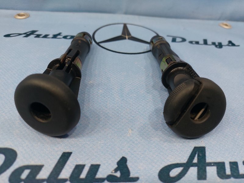 Направляющие подголовника заднее Mercedes-Benz c-class w203 m272.920 2.5 Направляющие подголовника заднее Mercedes-Benz c-class w203 m272.920 2.5