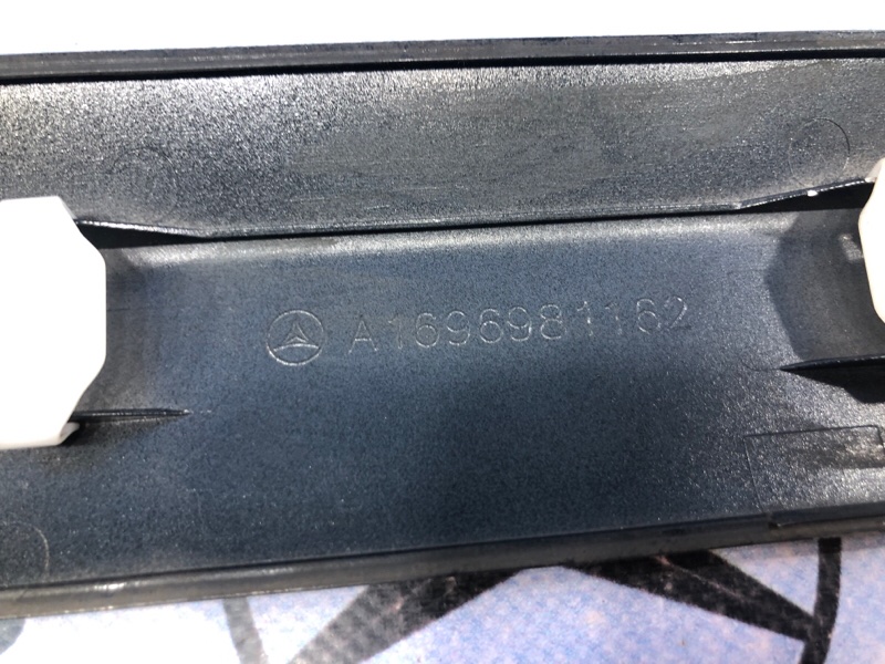 Молдинг двери задний левый B-CLASS 13.10.2010 W245 266.940 Молдинг двери задний левый B-CLASS 13.10.2010 W245 266.940