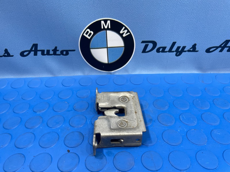 Замок капота правый BMW 525i е60 LCi n52b25