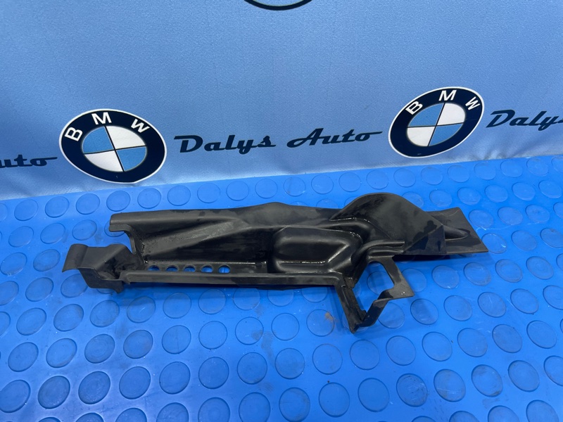 Водосток правый BMW 525i 2007 е60 LCi n52b25 64316939722 контрактная
