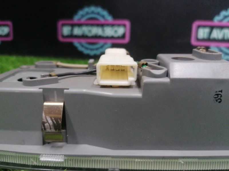 Плафон подсветки салона передний Toyota Crown JZS 141 1JZ GE