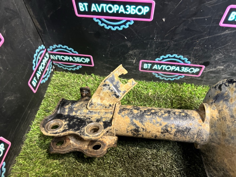 Стойка подвески передняя R’nessa 1998 PNN30 KA24DE