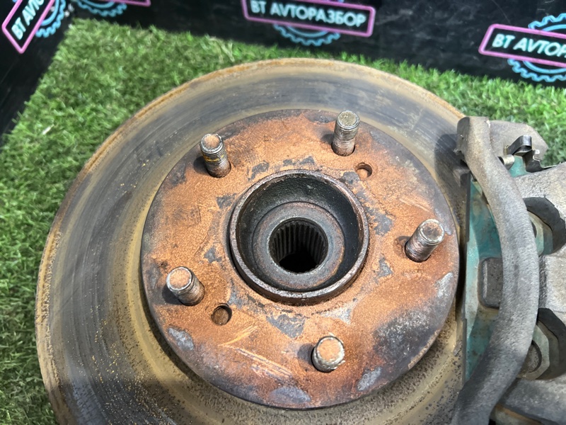 Кулак поворотный передний правый Nissan R’nessa PNN30 KA24DE