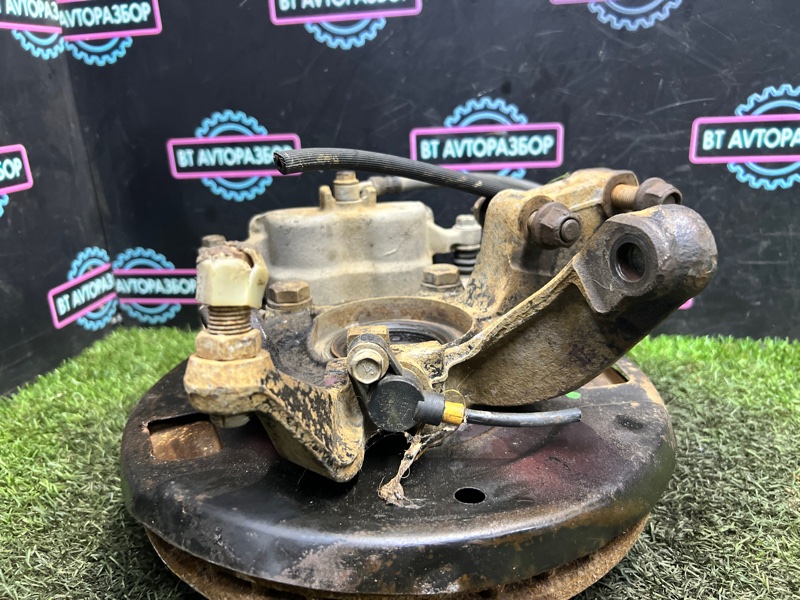 Кулак поворотный передний правый R’nessa 1998 PNN30 KA24DE