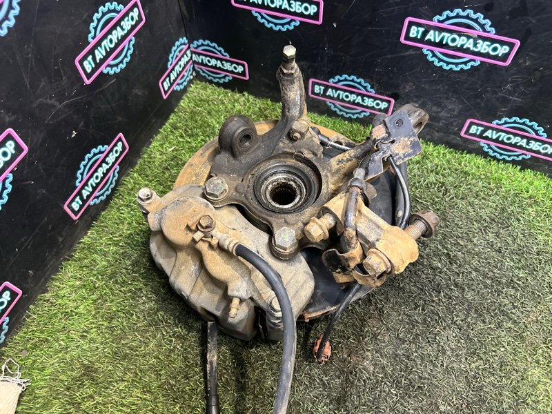 Кулак поворотный передний левый R’nessa 1998 PNN30 KA24DE