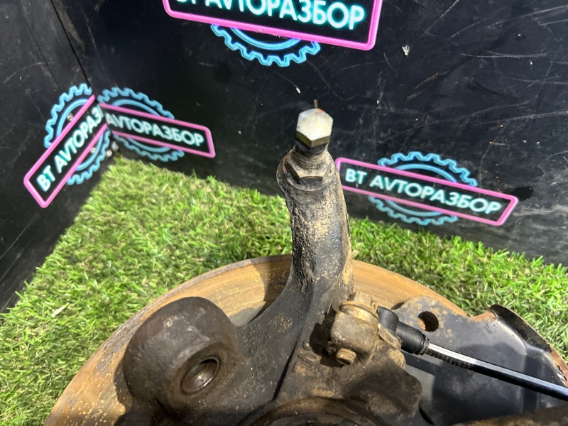 Кулак поворотный передний левый R’nessa 1998 PNN30 KA24DE