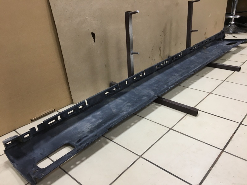 Накладка порога правая Cayenne 958 Накладка порога правая Cayenne 958