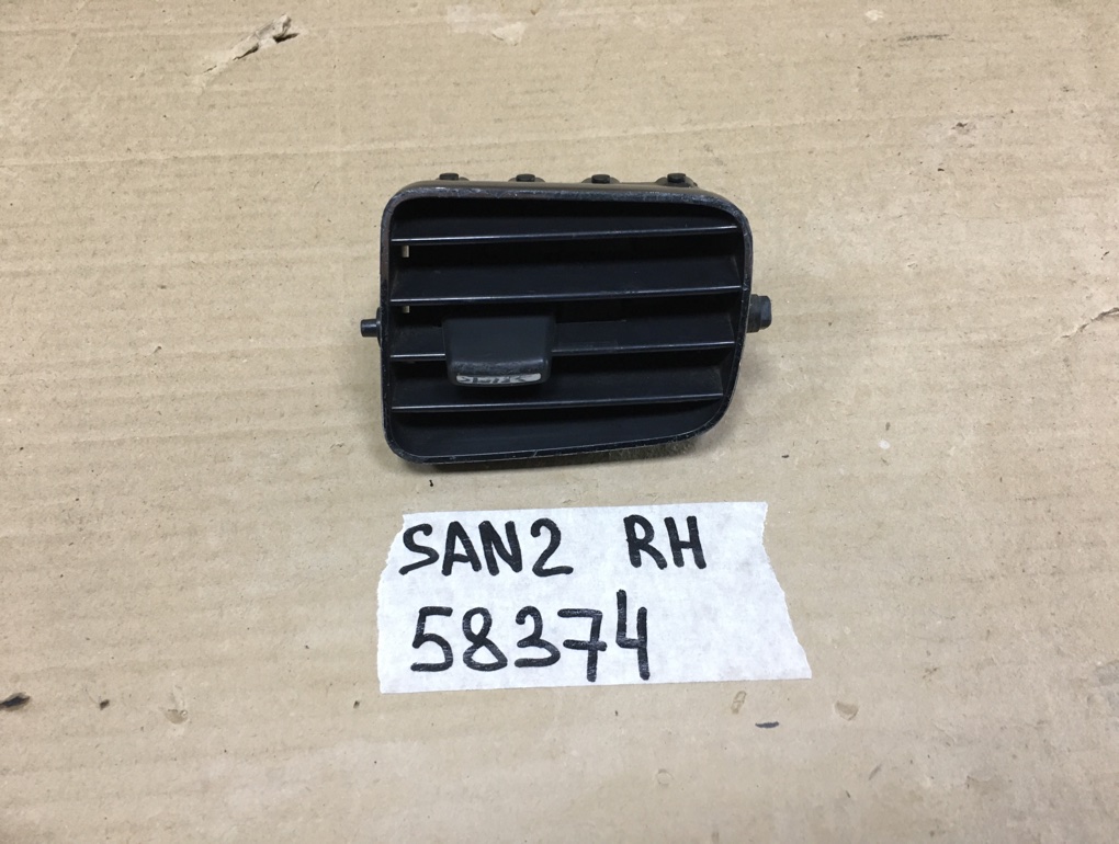 Запчасть дефлектор воздушный правый Renault Sandero Stepway 2 687501077R Б/У Дефлектор воздушный правый Renault Sandero Stepway 2 687501077R Б/У