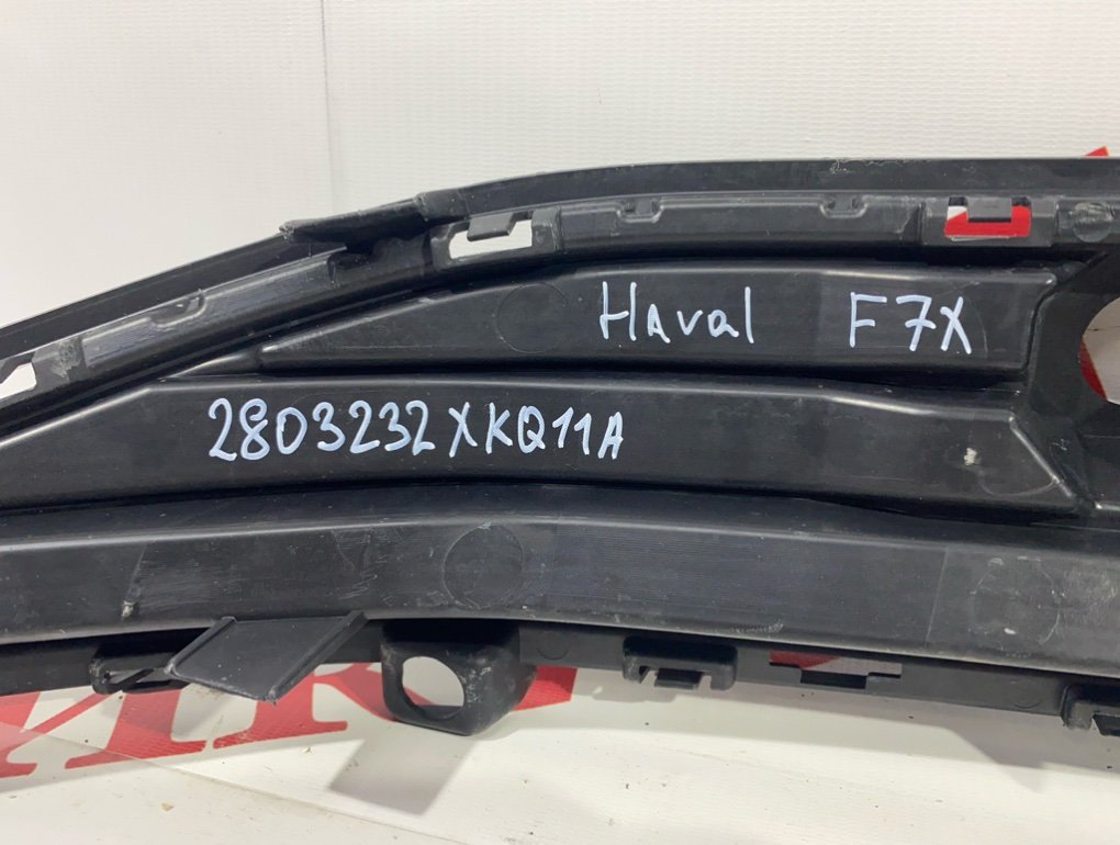 Решетка в бампер передняя F7X