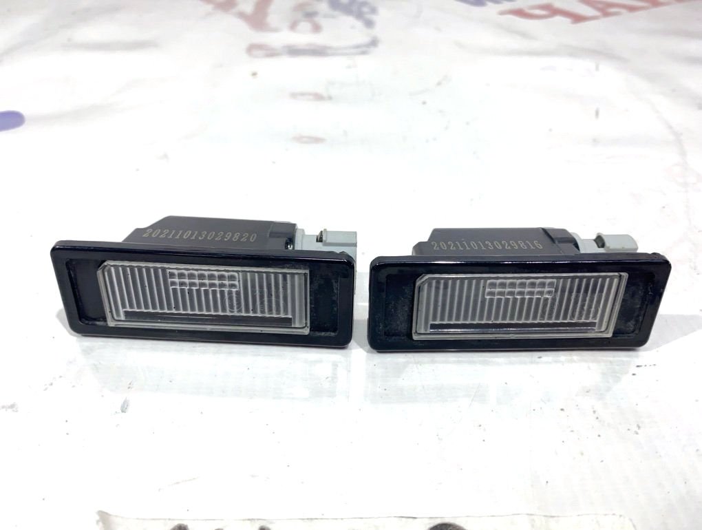 Фонарь подсветки номера Geely Atlas Pro 1017040099 Б/У