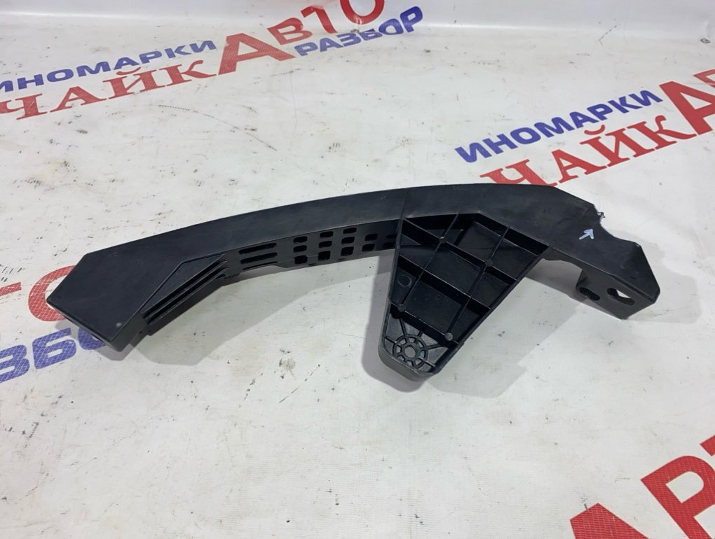 Кронштейн фары передний правый Haval M6