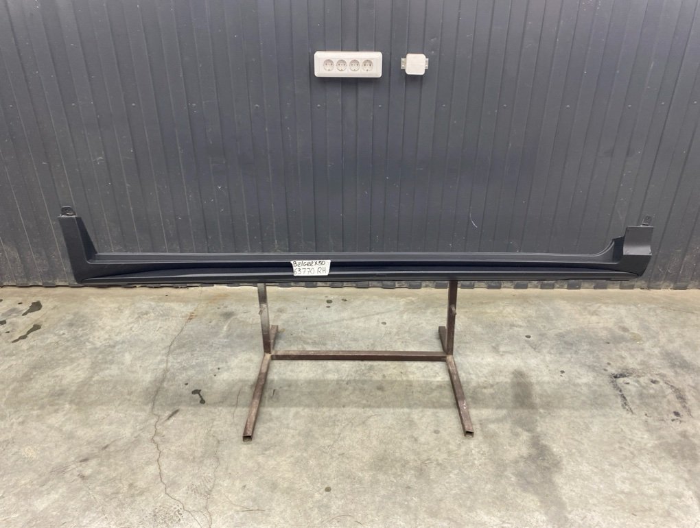 Накладка порога правая Geely Coolray 6600125106 Б/У