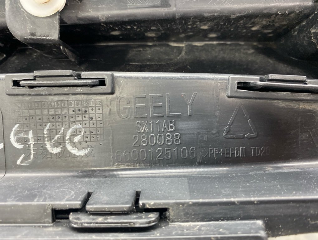 Накладка порога правая Coolray