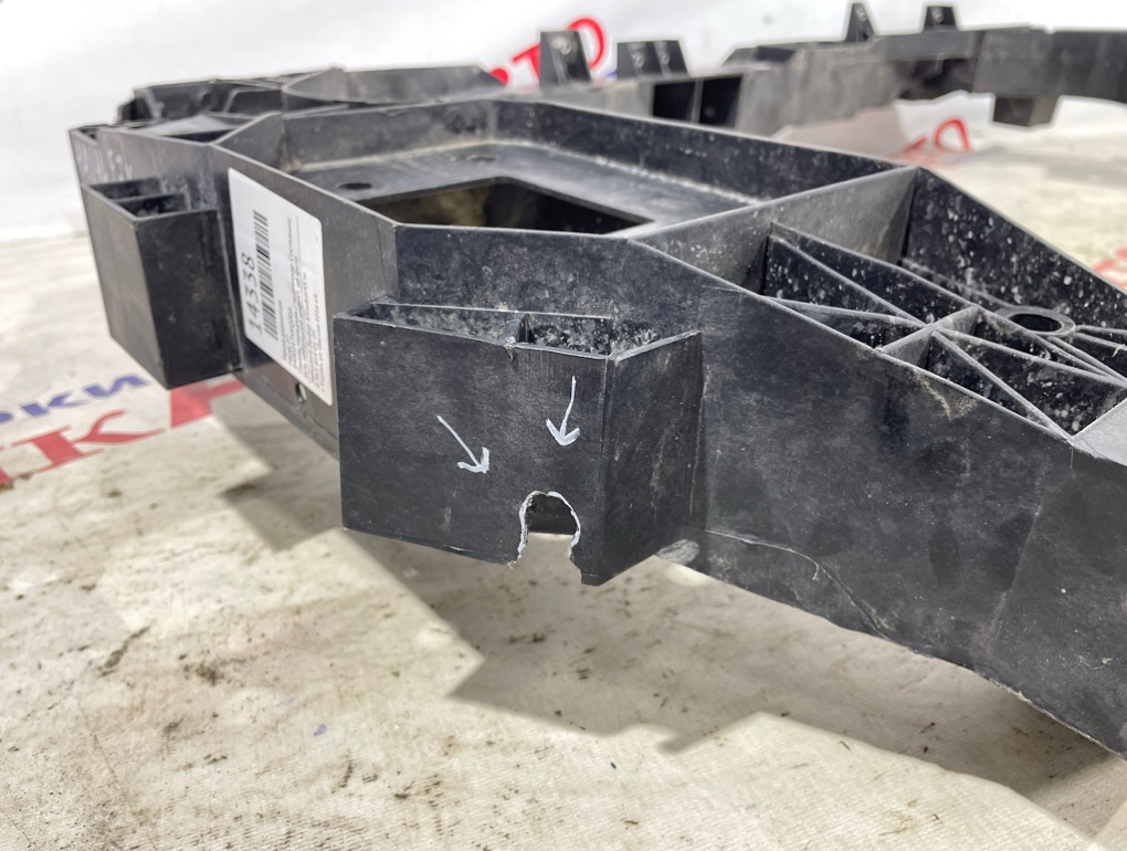 Рамка радиатора F7