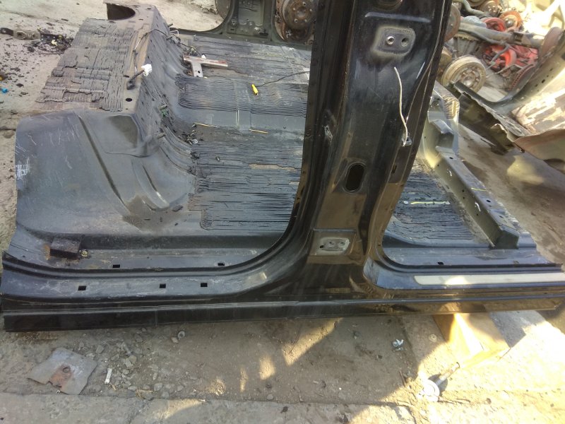 Стойка кузова правая QX56 2004 JA60 VK56 Стойка кузова правая QX56 2004 JA60 VK56