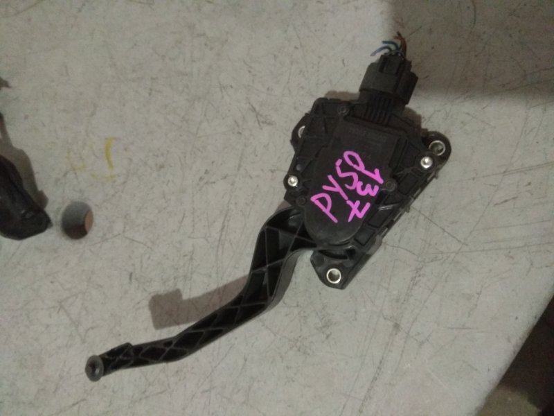 Педаль газа Nissan Fuga PY50 Педаль газа Nissan Fuga PY50