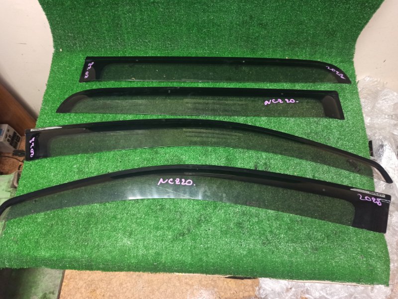 Ветровик Toyota Raum NCZ20 Ветровик Toyota Raum NCZ20
