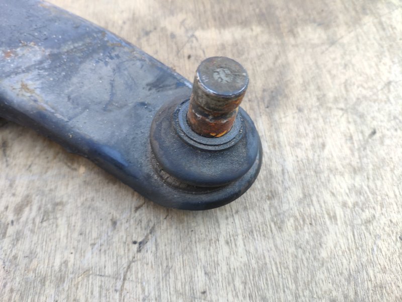 Рычаг передний правый LANCER CS2A 4G15 Рычаг передний правый LANCER CS2A 4G15