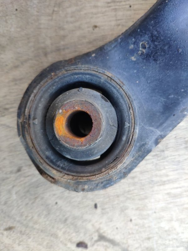 Рычаг передний правый LANCER CS2A 4G15 Рычаг передний правый LANCER CS2A 4G15