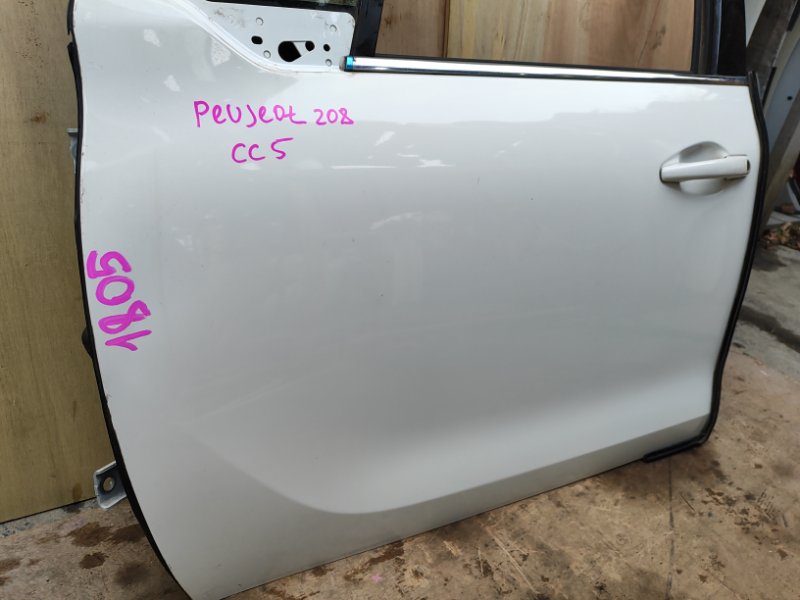 Дверь передняя левая Peugeot 208 CC5