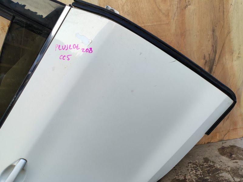 Дверь задняя правая Peugeot 208 CC5