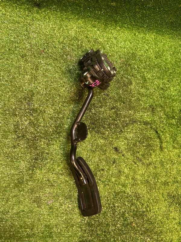 Педаль газа A4 8E