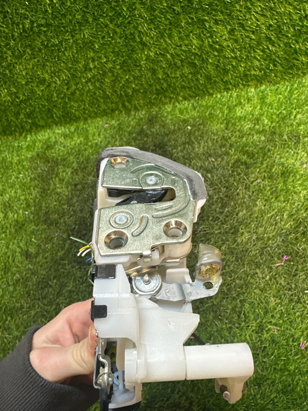 Замок двери передний правый DAIHATSU MIRA E:S LA300S