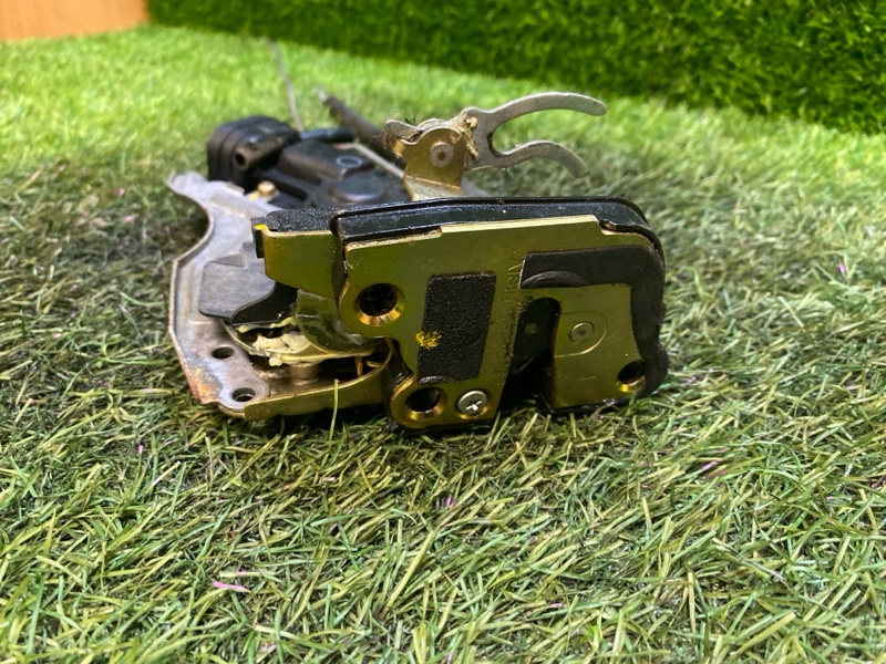 Замок двери задний левый MARK II GX100