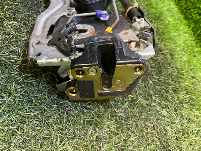 Замок двери задний правый MARK II GX100