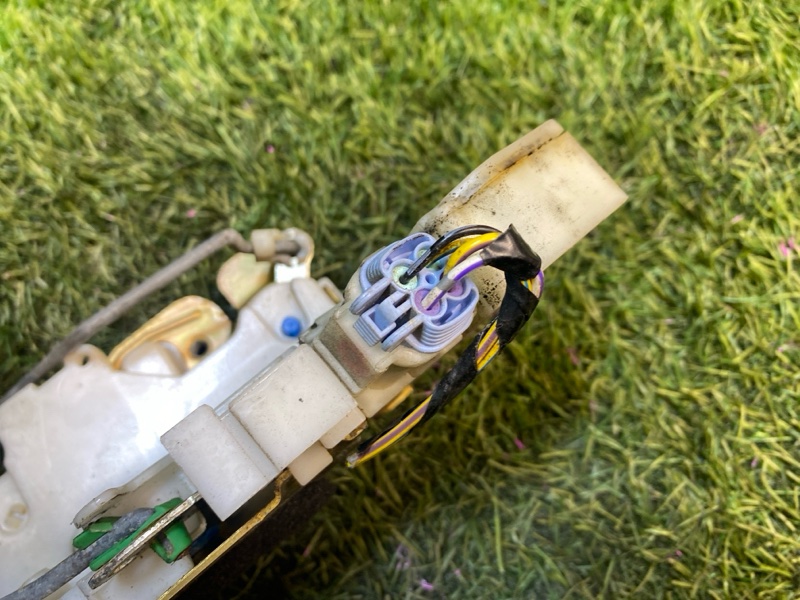 Замок двери передний левый TERRANO PR50