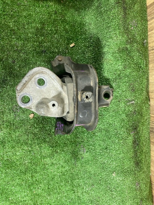 Подушка двигателя передняя правая TOYOTA PLATZ NCP12 1NZ-FE 1230521060 контрактная