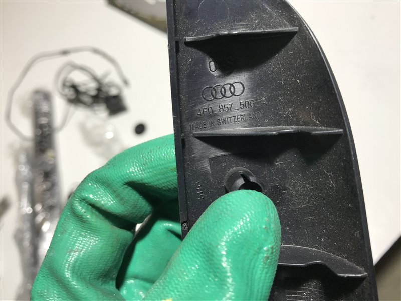 Крышка зеркала внутренняя правая Audi