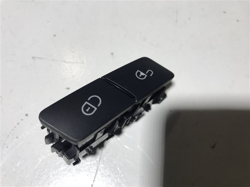 Кнопка центрального замка Mercedes-Benz C-Class W204 W204 272.921 2008 передняя правая