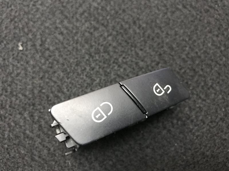 Кнопка центрального замка Mercedes-Benz C-Class W204 W204 272.921 2008 передняя правая