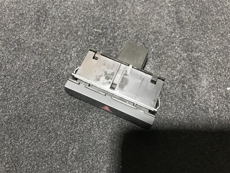 Кнопка аварийной сигнализации A6 2005 C6 BDW