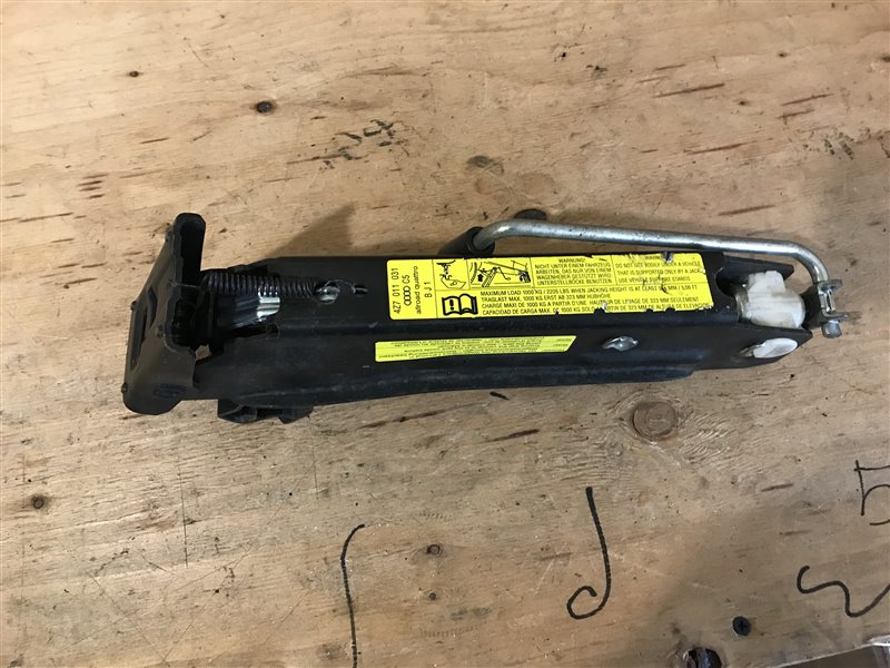 Домкрат Audi A6 C6 BDW 2005 Домкрат Audi A6 C6 BDW 2005