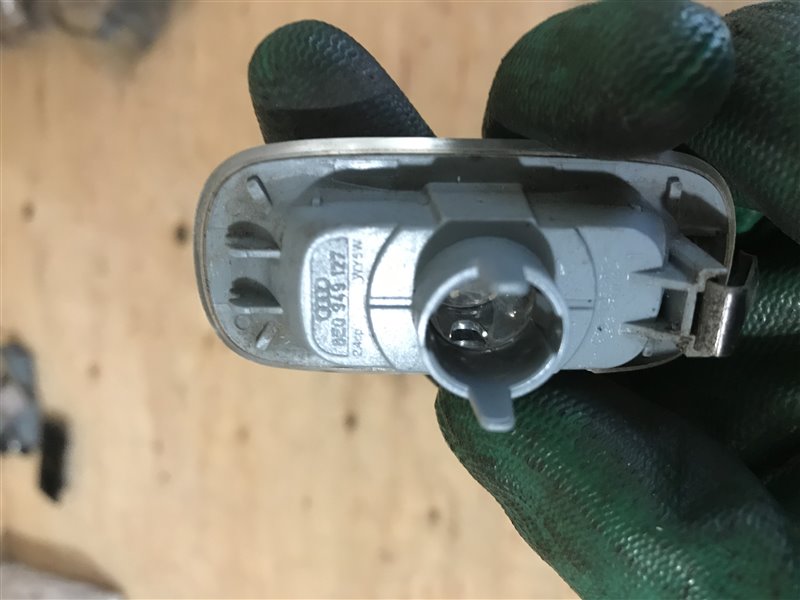 Повторитель в крыло A6 2005 C6 BDW