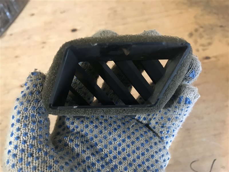 Дефлектор воздушный правый X3 2005 E83 M54B25 Дефлектор воздушный правый X3 2005 E83 M54B25