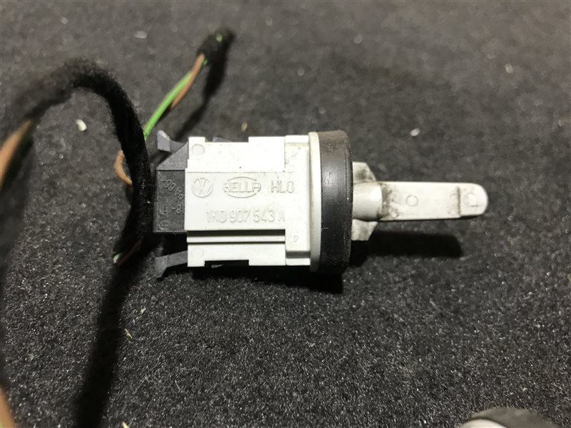 Датчик температуры Volkswagen Touareg 7L BMV Датчик температуры Volkswagen Touareg 7L BMV