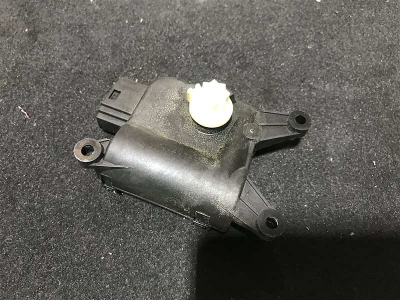 Сервопривод заслонок печки Volkswagen Golf 5 BVY