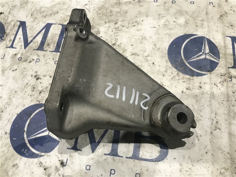 Кронштейн двигателя Mercedes-Benz E-Class W211 W211 112.949 2002 левый