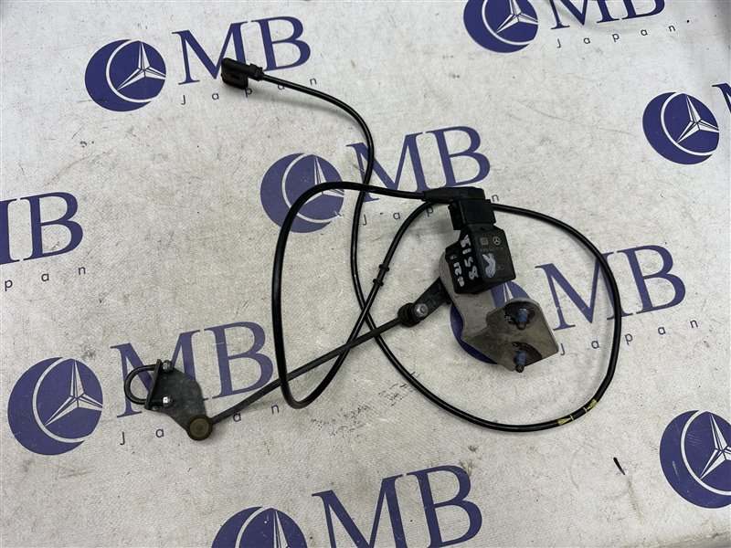 Датчик положения кузова Mercedes-Benz E-Class W211 2005 W211 272.964 A0105427717 контрактная