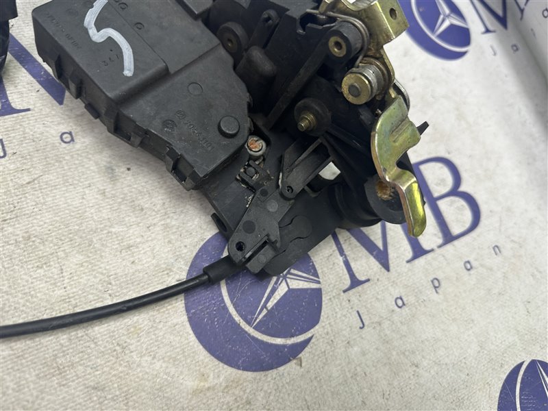 Замок двери передний правый Mercedes-Benz M-Class W163 W163 112.942