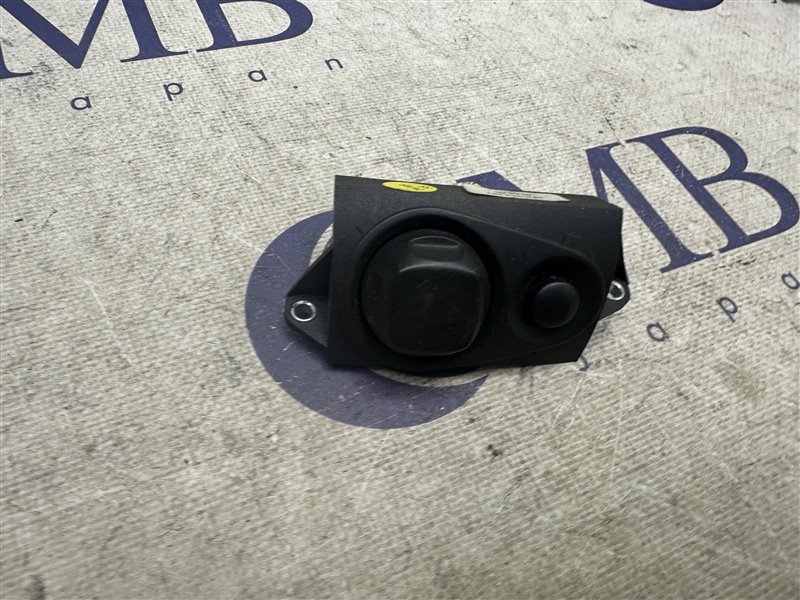 Кнопка управления рулевой колонкой A6 2005 C6 BDW