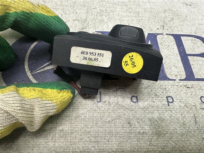 Кнопка управления рулевой колонкой A6 2005 C6 BDW