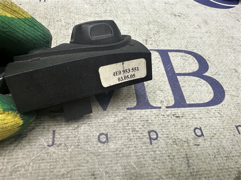 Кнопка управления рулевой колонкой A6 2005 C6 BDW