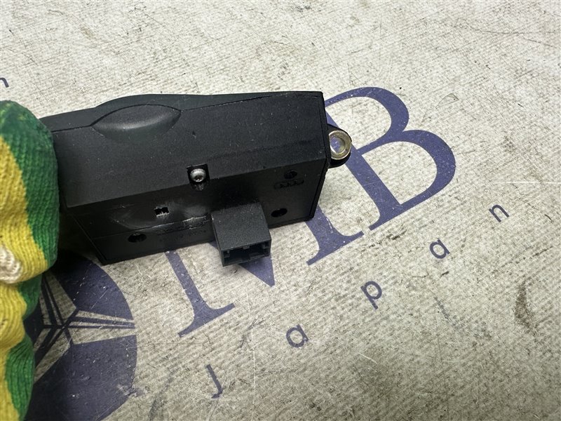 Кнопка управления рулевой колонкой A6 2005 C6 BDW