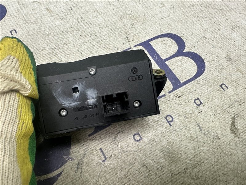 Кнопка управления рулевой колонкой A6 2005 C6 BDW