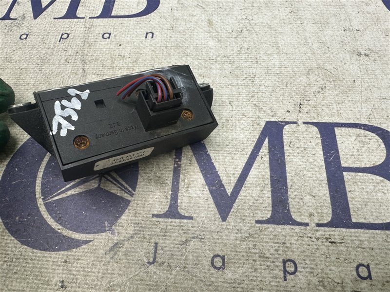 Кнопка управления рулевой колонкой A6 2005 C6 BDW
